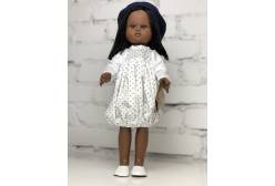 Кукла Нэни с темными волосами, в белом платье и синем берете, 42 см